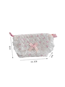 Detailed view of pink floral quilted bag with lace trim and size labels in 18.5x15x8 cm