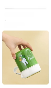 Detail of green 304 stainless steel insulated soup cup with leak-proof silicone seal