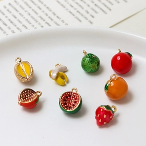 Set de 8 colgantes de frutas en esmalte de colores para creación de joyas artesanas
