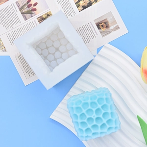 Silikonform im Würfel-Waben-Design für DIY-Duftkerzen und handgemachte Seifen