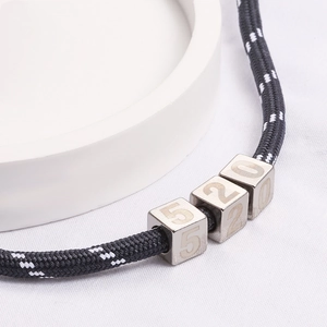 Geflochtener schwarz-weißer Seilschmuck mit Edelstahl 520 Quadratperlen für DIY