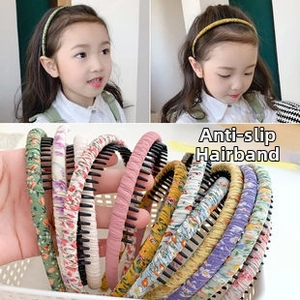 Detail of floral non-slip headbands featuring internal teeth for secure hair styling