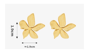 Detailed macro view of 18k gold plated stainless steel floral earrings with 1.9cm size mark