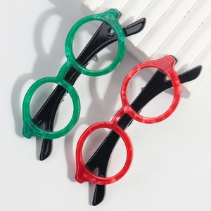 Fashionable red and green acetate glasses-shaped brooches in high-quality glossy finish