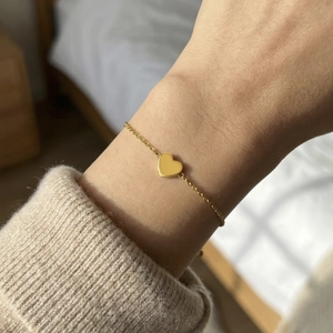 Minimalist 18k gold plated heart charm bracelet for women with delicate chain