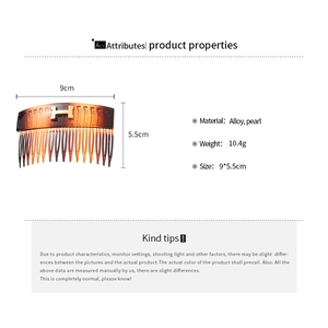 Detailed view of vintage acrylic hair comb with golden H logo and precise 9x5.5cm dimensions