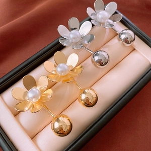 Chic metallic flower earrings with pearls in gold and silver finish on jewelry box