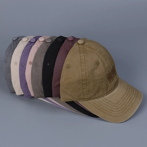 Detalle de gorras de béisbol de algodón lavado vintage con bordado hello en varios colores