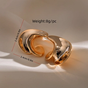 Französische Retro Goldene Spiralohrringe mit unregelmäßigem Design und 2.4cm Größe