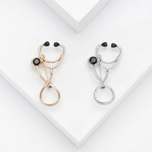 Stethoscope Brooch Alloy Enamel Black Rhinestone Creative Medical Professional Lapel Pin Doctors Nurses Novelty Jewelry Gift