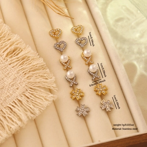 Detailed size and weight specs for stainless steel heart and pearl stud earrings