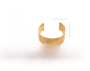 Detailed size chart for the hammered gold cuff bracelet showing 6.5cm x 3cm dimensions