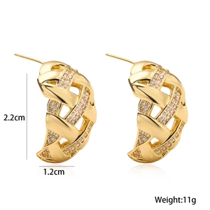Orecchini a treccia placcati oro 18K con zirconi, misura 2,2cm x 1,2cm e un peso di 11g