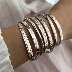 Set di 7 braccialetti vintage in argento con motivi geometrici e foglie incise