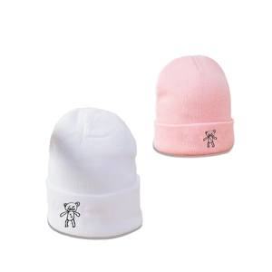 Bonnets d'hiver en tricot blanc et rose avec broderie mignonne d'ours dessin animé