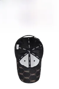 Detail of adjustable metal buckle and breathable mesh lining on the black baseball cap