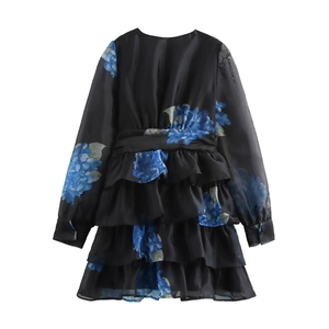 Abito floreale in organza stile francese con scollo a V e balze a strati