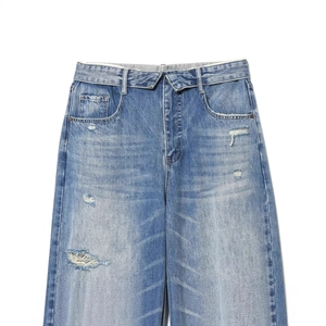 Hellblaue High-Waist-Wide-Leg-Denim-Jeans mit modischem Umschlagbund und distressed Rissen