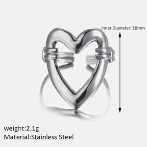 Macro shot of polished silver heart ring inner diameter 18mm and 2.1g weight detail