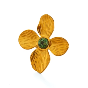 Bague fleur en acier doré avec pierre verte centrale et texture de métal brossé