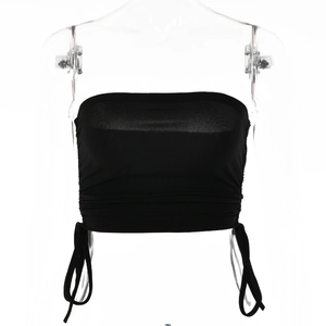 Vue de face du top bustier noir en maille côtelée avec cordons de serrage réglables