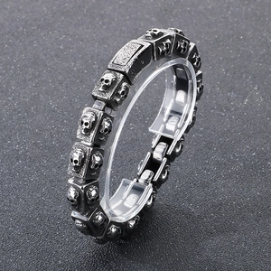 Retro stainless steel men's bracelet with 3D skull link design and vintage finish