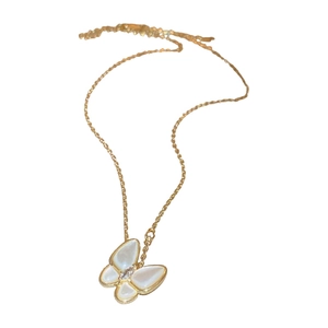 Collana a farfalla dorata elegante con madreperla bianca e zircone per donna