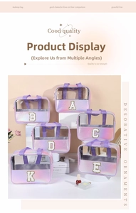 Dettaglio di pochette trucco iridescenti con PVC trasparente e lettere di paillettes