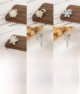 Detail of snowflake helix studs made of titanium steel with silver finish and zircon crystals