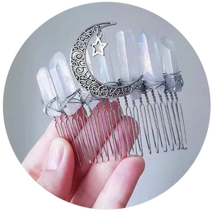 Handgefertigter Braut-Haarkamm mit Kristallen, Mond und Stern Anhängern in Silberoptik
