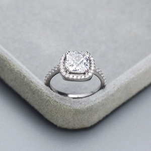 Sparkling S925 sterling silver wedding ring featuring a large square zircon stone