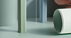 Vue rapprochée du corps de stylo plume vert Morandi mat montrant la texture lisse