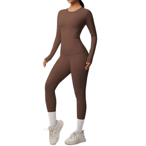 Ensemble de yoga marron pour femme avec haut à manches longues et legging taille haute