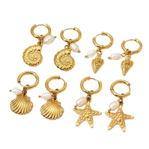 Golden stainless steel beach earrings set with starfish shells and white pearls