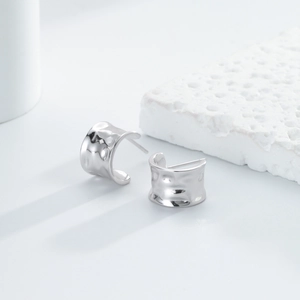 Chunky S925 sterling silver C-shape hoop earrings with vintage hammered metal texture