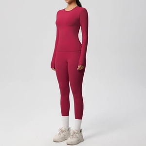 Set yoga a maniche lunghe rosa scuro con leggings a vita alta e top con scollo rotondo