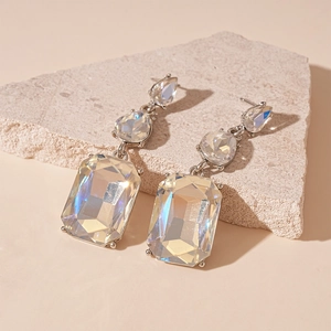 Boucles d'oreilles géométriques luxueuses avec cristaux carrés aux couleurs de l'aurore