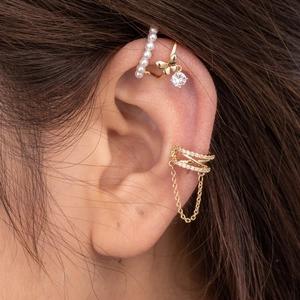 Fashionable gold butterfly cartilage ear cuffs with micro-set zircons and pearls