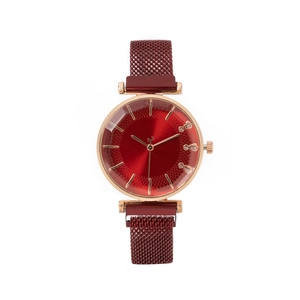 Montre quartz dorée élégante pour femme avec cadran rouge soleil et bracelet magnétique