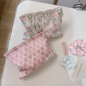 Sweet Pink Heart Floral Jacquard Fabric Cosmetic Bag Makeup Organizer Zipper Pouch For Women Daily Use