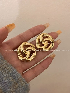 Polished gold knot earrings with S925 silver needles and 3D woven spiral hollow design