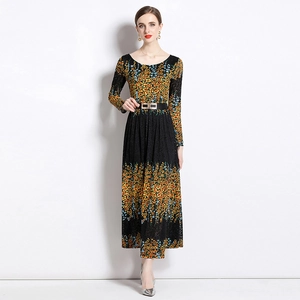 Vestido largo de encaje de manga larga para mujer en negro con flores amarillas y cinturón