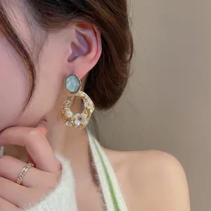 Boucles D'oreilles Künstliche Perles Fleurs Creuses Rétro Françaises Alliage Strass Avec Tige De Boucle D'oreille En Argent Sterling 925 Pour Femmes Élégance