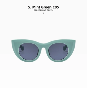Detailansicht der Cat-Eye-Sonnenbrille in Minzgrün mit hochwertigen dunkelgrauen Gläsern