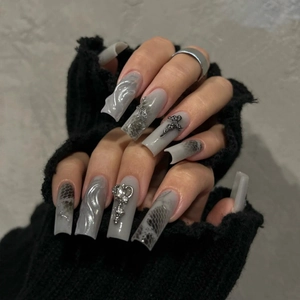 Faux Ongles Longs Carrés À Presser Effet Oeil De Chat Gris Argent Gothique Punk Charmes Métal Coeur Croix Rose