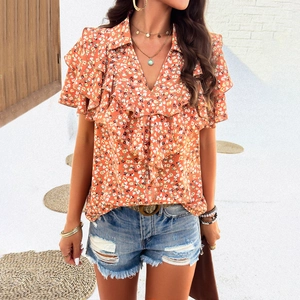 Elegant floral print V-neck short sleeve shirt with ruffled edges for summer wear