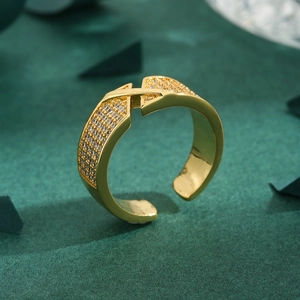 Elegant gold plated crisscross ring with pavé crystals and an adjustable open band