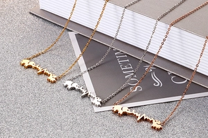 Drei Elefanten-Herzschlag-Halsketten in Gold, Silber und Roségold-Finish