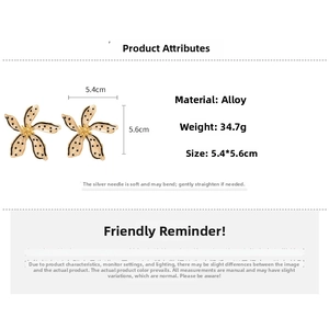 Détail des boucles d'oreilles fleur en émail de 5,4cm avec dimensions et spécifications