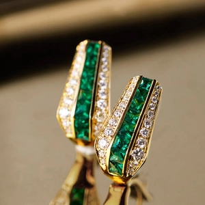 Emerald Green Zircon Earrings Vintage Palace Style Copper Huggie J-Shaped Jewelry For Women Elegant Banquet Accessories